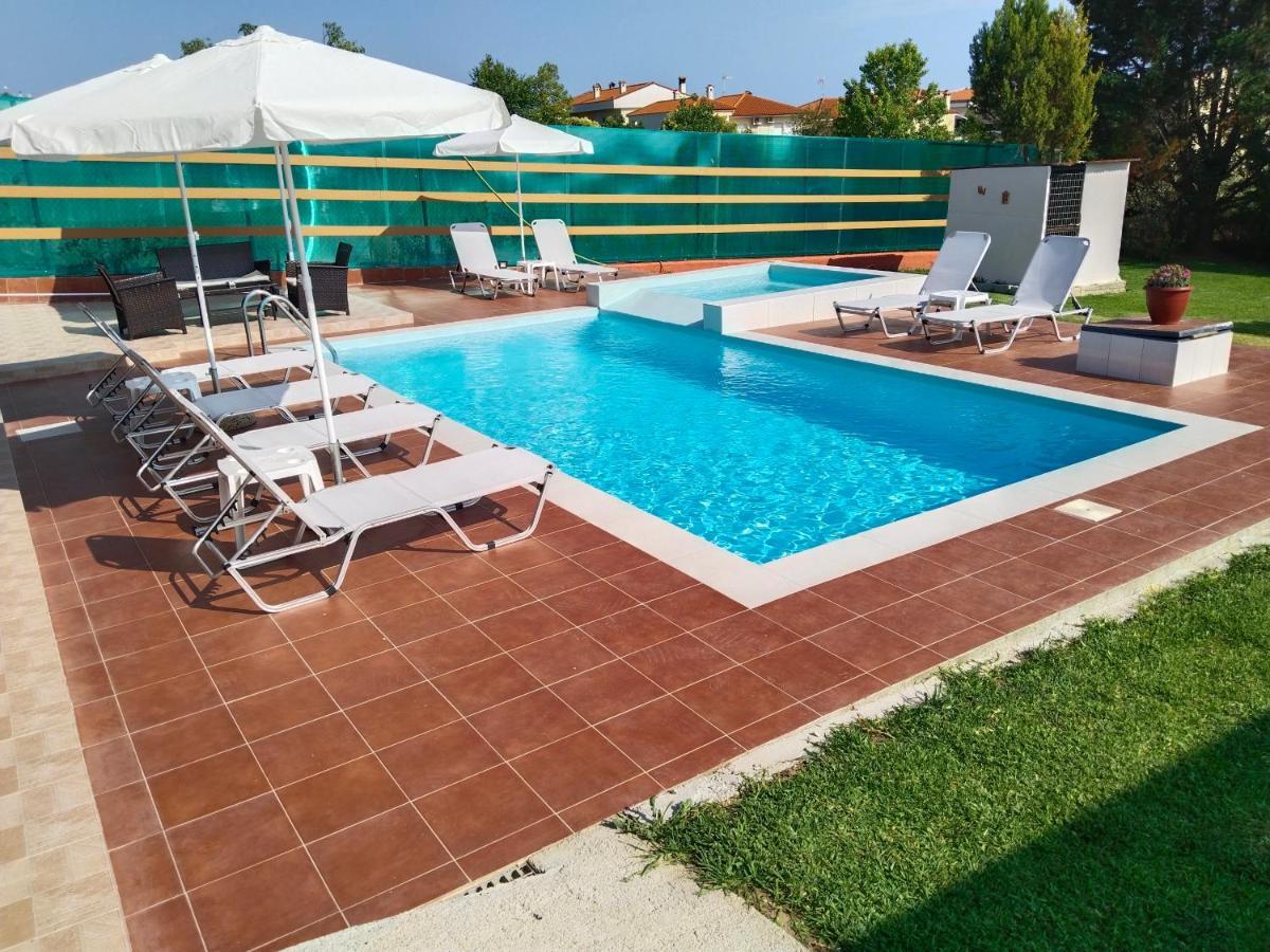 Maria Lemoni Swimming Pool Apartment ネア・スキオニ エクステリア 写真